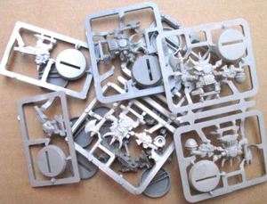 D24C23 LOT GRAPPE ORK + GRETCHIN WARHAMMER 40000 V2 (1993) - Imagen 1 de 3