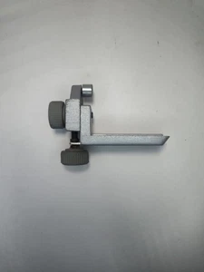 Makita 122703-7 Gruppo guida bordi router guida dritta per decespugliatore - Foto 1 di 5