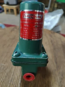 Válvula de drenaje automática SPEEDAIRE 2Z166 - 30 a 200 lb. Rango de presión Dayton - Imagen 1 de 4