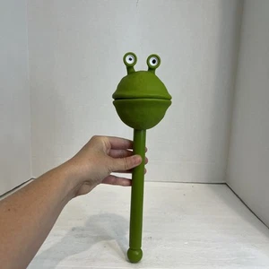 Educational Insights Puppet-on-a-Stick, Kai Frog, Ships Quickly - Picture 1 of 7