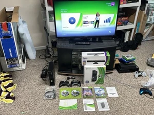 Xbox 360 Slim Kinect 250GB Video Game System Model 1439 Games Controllers - Picture 1 of 8