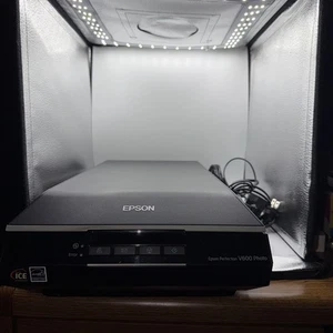 Epson Perfection V600 Photo scanner J252A Power Supply / Cable TURNS ON UNTESTED - Picture 1 of 13