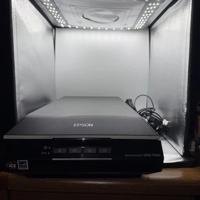 Epson Perfection V600 Photo scanner J252A Power Supply / Cable TURNS ON UNTESTED - Image 1 of 4