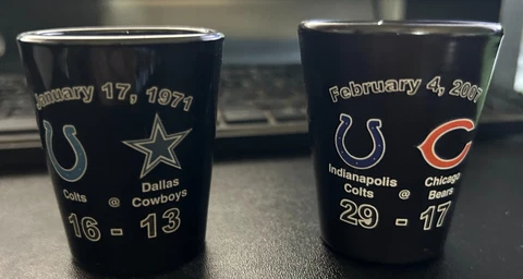 Set of 2 Indianapolis Colts Super Bowl Champions Champs SHOT GLASS ~ RARE Cover