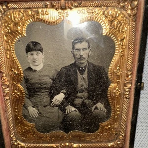 Rare Man And Women, Husband And Wife 1850’s Tin Type 3” By 3 1/2” In Wood Case - Picture 1 of 6