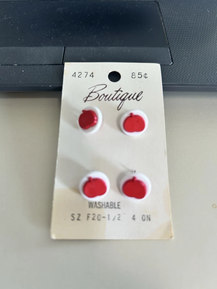 "Juego De Colección De 4 Botones Boutique Lavables Blanco Rojo Manzana Talla F20 1/2"" Nuevo De Lote Antiguo" Foto 1 de 1