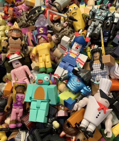 Roblox Toys Action Figures Lot Of 10 Figure Pack w/ Accessories NO CODES Cover