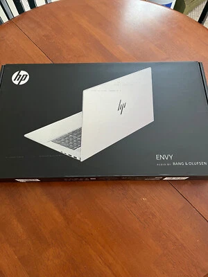 Portátil HP Envy 17,3" Full HD con pantalla táctil con HD externo Foto 1 de 4