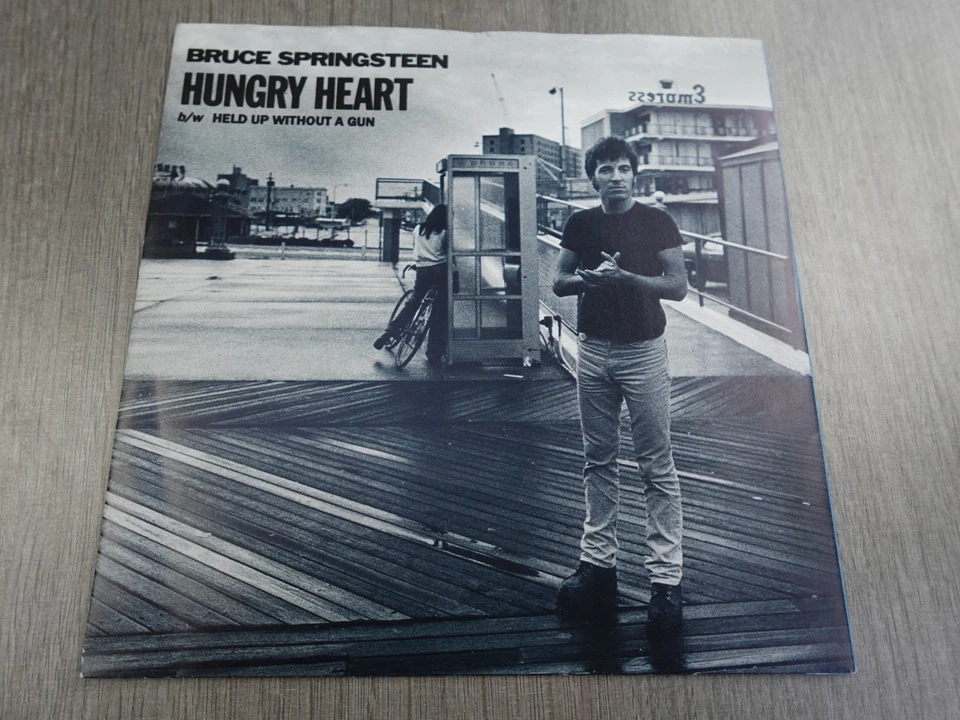 Bruce Springsteen HUNGRY HEART 1980 UK 7" P/S  PLAYS MINT HEAR - Image 1 of 4