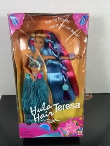 Muñeca Teresa Barbie Hula Hair 1996 NRFB #17049 pelo azul rara NRFB daño a la caja - Imagen 1 de 5