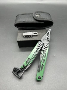 Leatherm Signal - GREEN Compact Multi-Tool for Camping and Everyday Use - Picture 1 of 7