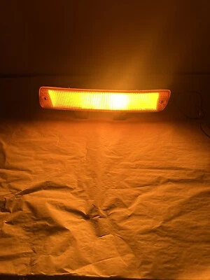 1993-1997 Toyota Land Cruiser Left LH Driver Bumper Turn Signal Marker Light OEM - Image 1 of 4