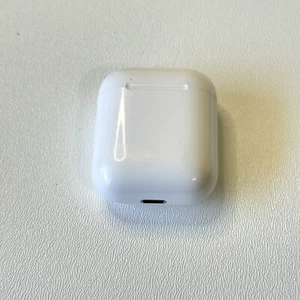 Genuine Apple AirPods 1st and 2nd Gen Charging Case - A1602 Case Only - Picture 1 of 5