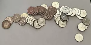 Rollo de centavos de plata canadiense 1963 .10 rollo original con tóners 50 monedas de diez centavos de plata BU sin circular - Imagen 1 de 3