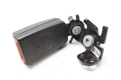 Mercedes-Benz C63 AMG 2017 hebilla de cinturón de seguridad trasero izquierdo  Foto 1 de 4