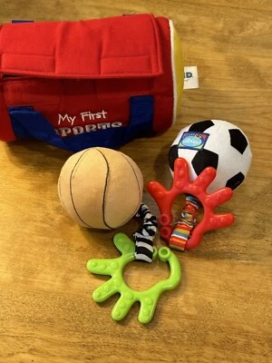 Gund MI PRIMERA BOLSA DE DEPORTE Peluche Baloncesto y Fútbol Bebé Sonajero Niños Juguete Foto 1 de 4