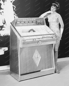 Wurlitzer Jukebox Model 2600 Vintage 8x10 Reprint Of Old Photo - Picture 1 of 1