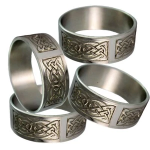 Servilleta anillo de servilleta de peltre decorada con motivos celtas x4 - Imagen 1 de 2