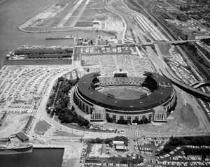 Cleveland Indians MUNICIPAL STADIUM Glossy 8x10 Photo Browns Stadium Print - Picture 1 of 1