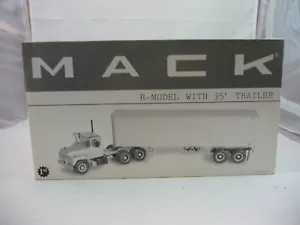 First Gear 1957 Mack R-Model w/35' Trailer - Roadway 1:34 19-2280 - Picture 1 of 4