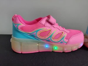 Mädchen Wheelys Hot Pink Rollschuhschuhe 6,5 LED Lichter GUC - Bild 1 von 19