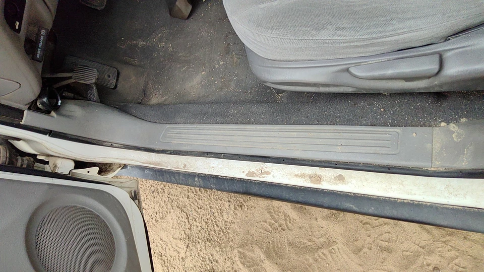 2005 Mercury Sable Driver 左下踢装饰面板 Oem 灰色 — 第 1/4 张图片