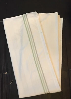 DKNY CORTINA DE DUCHA PERFORADA TEXTURIZADA BLANCA/VERDE - 100% ALGODÓN - 72 L x72 W Foto 1 de 4