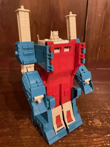 Transformers G1 Autobot ULTRA MAGNUS Hasbro Takara 1986 Cover