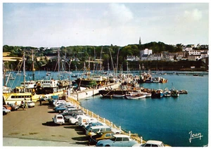 Citroen DS, Citroen 2CV, Cars AT La Bretagne, Douarnenez, France - Picture 1 of 3
