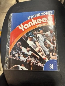 1971 New York Yankees Yearbook Thurman Munson - Picture 1 of 1