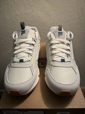 Nuevos zapatos para mujer Fila Perano plateados/blancos/nogal talla 8,5 Foto 1 de 4