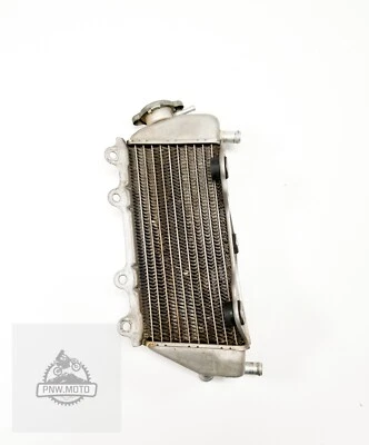 Radiador lateral direito 2001 Yamaha YZ250F YZ 250F OEM compatível com 2001 2002 2003 2004 - Imagem 1 de 4