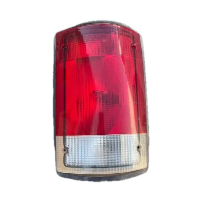 Lámpara trasera derecha Excursion OEM Ford E150 E250 E350 2000-2005 Foto 1 de 4