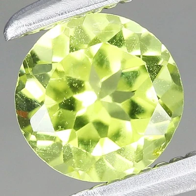0.49ct t.w 5mm Round Natural Unheated Untreated Green Peridot, Myanmar - Image 1 of 4