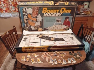 VINTAGE 1971 BOBBY ORR MUNRO HOCKEY DA TAVOLO NHL GIOCO GIOCATTOLO - Foto 1 di 18