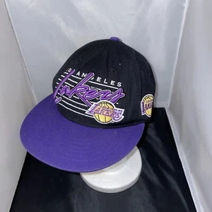 Gorra clásica de madera dura con cierre a presión de Los Angeles Lakers marca 47 - NBA - negra - Imagen 1 de 7
