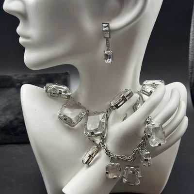 Conjunto de aretes pulsera collar cristal transparente tono plata Ann Taylor Foto 1 de 4