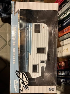 Diecast Greenlight Trailer SHASTA 15' AIRFLYTE 1:24 Blue White New In Box - Image 1 of 4