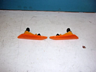 2 X FRECCIA LATERALE ARANCIO ALFA ROMEO 156 ORIGINALI ALFA 60620141 60620142 - Immagine 1 di 4