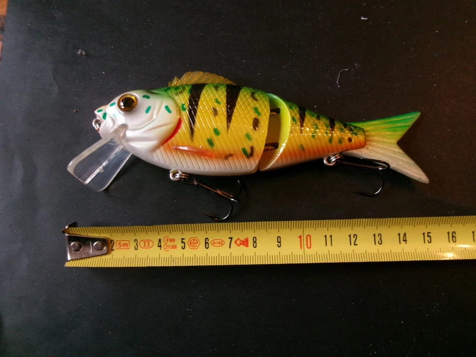 gros leurre de pêche articulé 15 cm neuf. avec bruiteur... - Photo 1/1