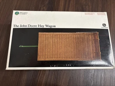 John Deere Precision Classic #19, Hay Wagon 1:16 #15134 - Image 1 of 4