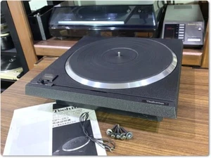Technics SP-20 Quartz Phase Locked Control DD Turntable 33 and 1/3 45rpm - Picture 1 of 11