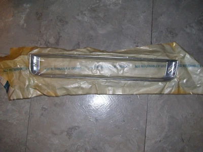 Новый из старых запасов безель GM LH 25514993 1985-1990 Buick Electra, 1986-1991 Buick Lesabre - Изображение 1 из 2