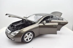 Modellino auto scala 1:18 Mercedes Benz CLS Kyosho diecast modellismo statico r3 - Foto 1 di 10