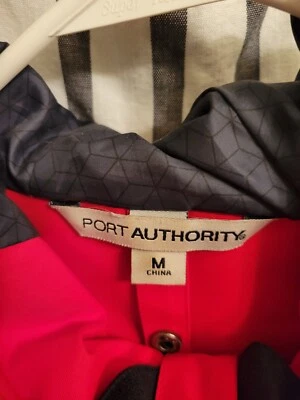 Port Authority 女式雨衣红色中号(刺绣 BECU 标志)  — 第 1/4 张图片