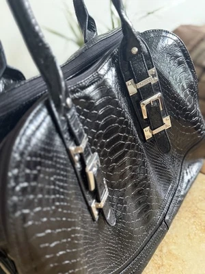 Bolso de Bowling Fiorelli Sofisticado Grande Negro Imitación Cuero de Cocodrilo Foto 1 de 4