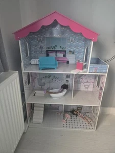 Dolls House - Picture 1 of 4