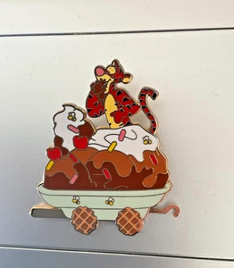 DISNEY WINNIE THE POOH ICE CREAM TRAIN TIGGER PIN - Picture 1 of 2