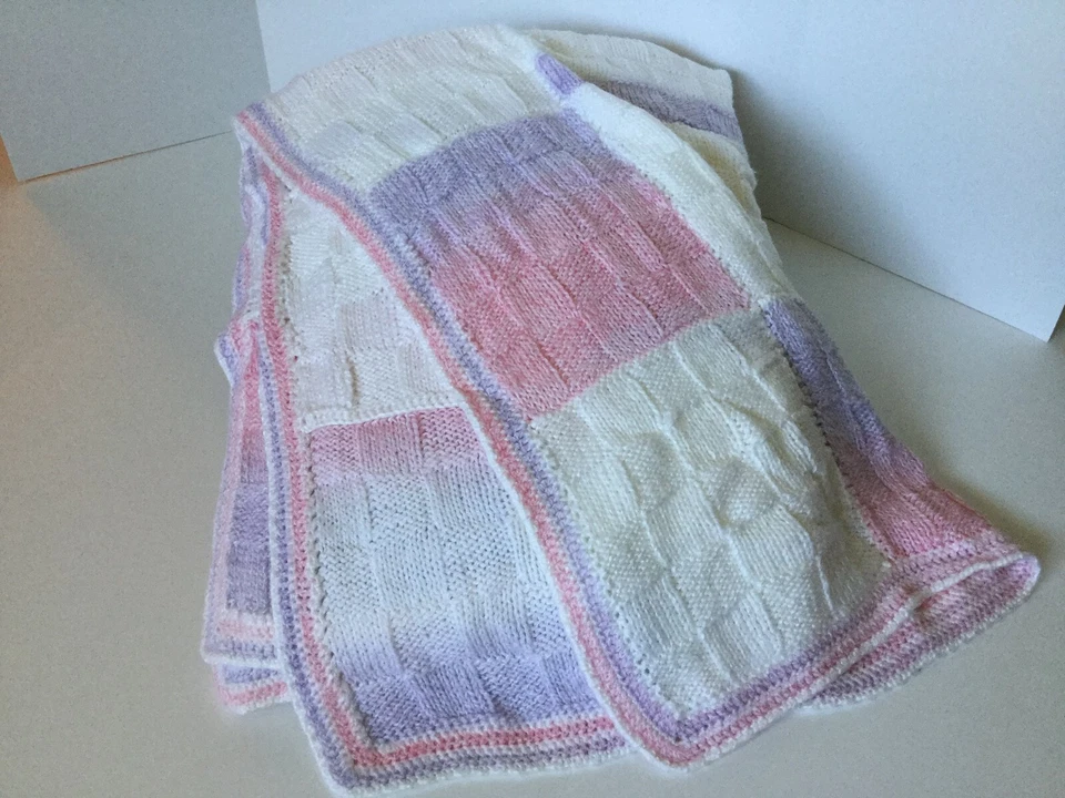 BABY AFGHAN - Tejido a mano - Multicolor - 50" X 34" - Lavar y secar a máquina Foto 1 de 4