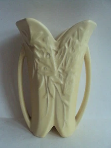BEAUTIFUL! VINTAGE ORIGINAL NELSON MCCOY LARGE BUTTERFLY YELLOW VASE. L@@K! - Picture 1 of 6